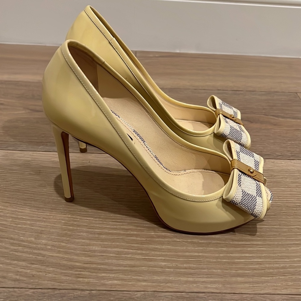 Louis Vuitton pump - Picture 2 of 4